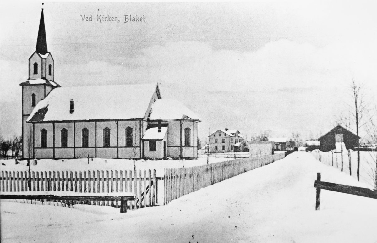 Postkortfoto ”Ved Kirken, Blaker”, ca. 1906-10