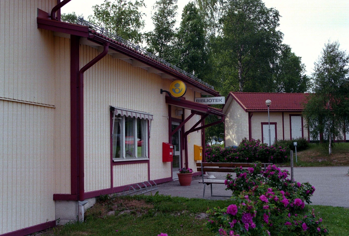 Post i butik i Tallåsen, Hälsingland, 1999. Inrymt i bibliotek.