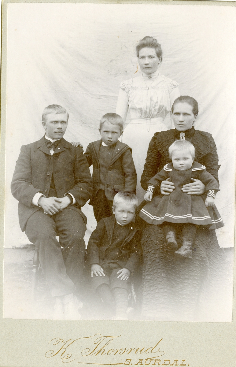 Portrett av Martin Hagene Granheim med familie.