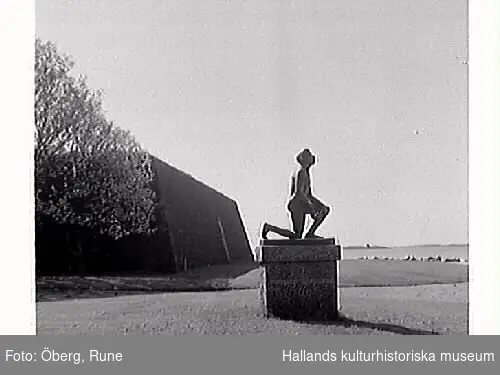 Staty av Gustav Ullman. "Flöjtspelaren".