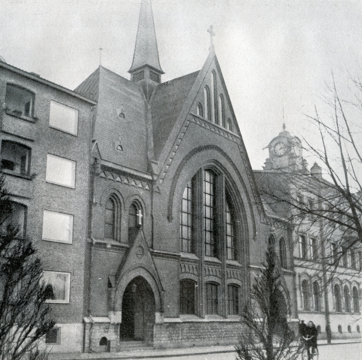Immanuelskyrkan och Riksbanken i Halmstad