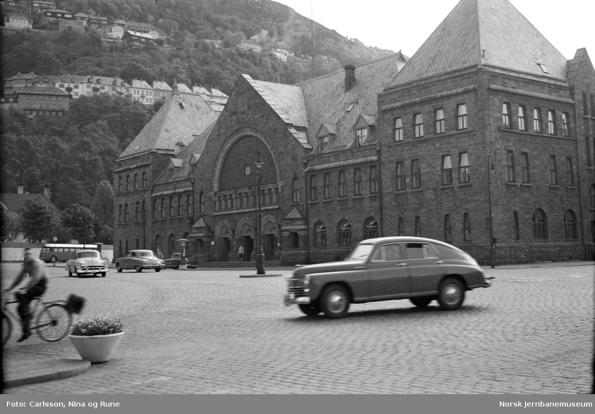 Bergen stasjonsbygning, bysiden