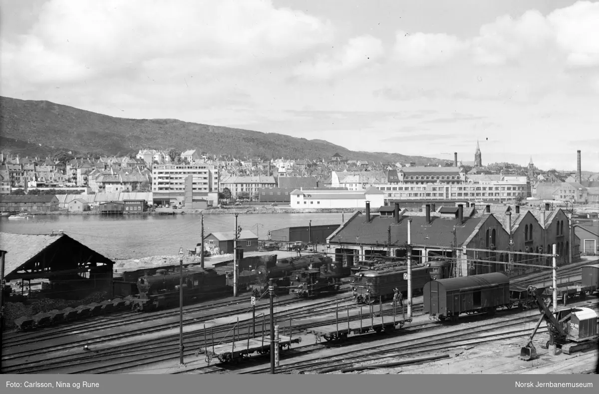 Bergen stasjon, oversiktsbilde med lokomotivstallen