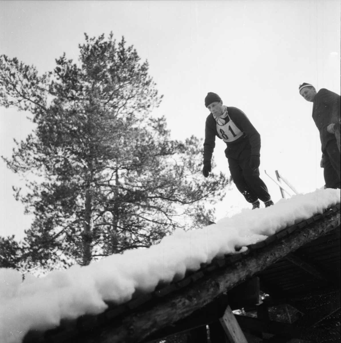 Vardens arkiv. "Distriktshopprenn i Hasselbakken"  14.03.1954