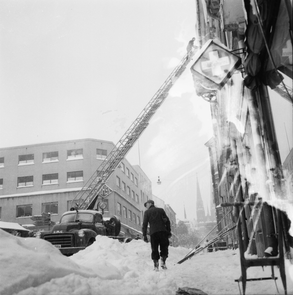 Vardens arkiv. "Snø i Skiens gater"  26.02.1954