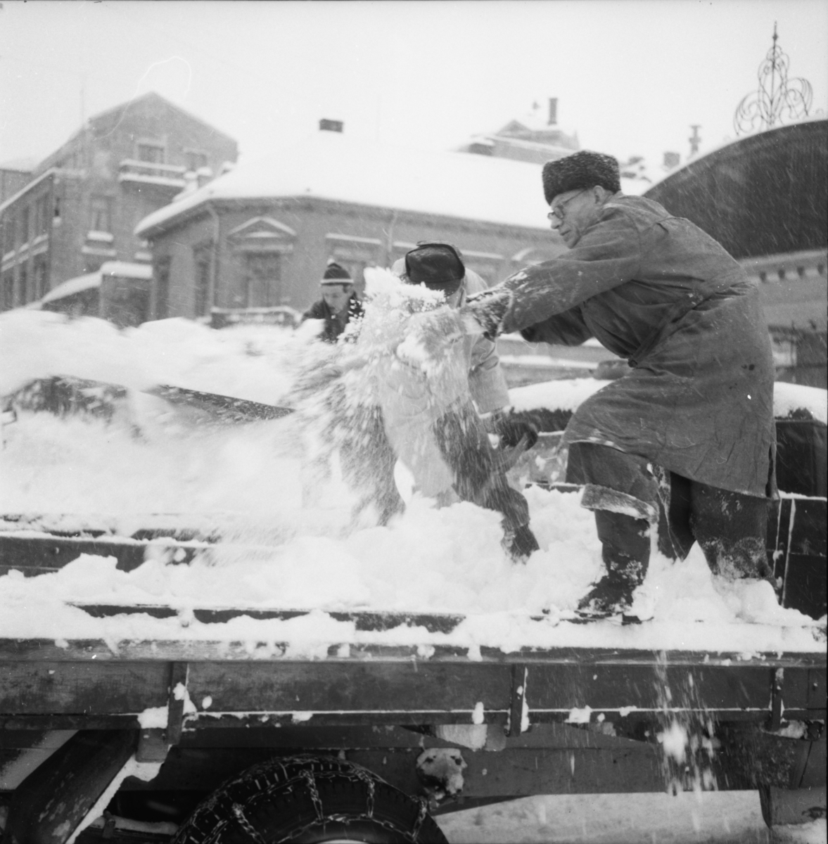 Vardens arkiv. "Snø i Skiens gater"  26.02.1954