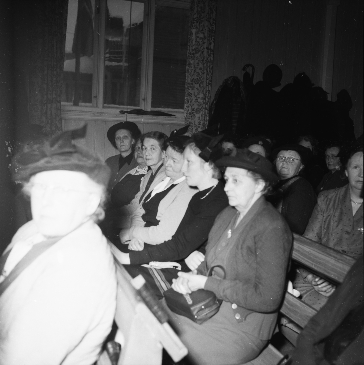 Vardens arkiv. "Fest på Hauges Minde"  25.02.1954