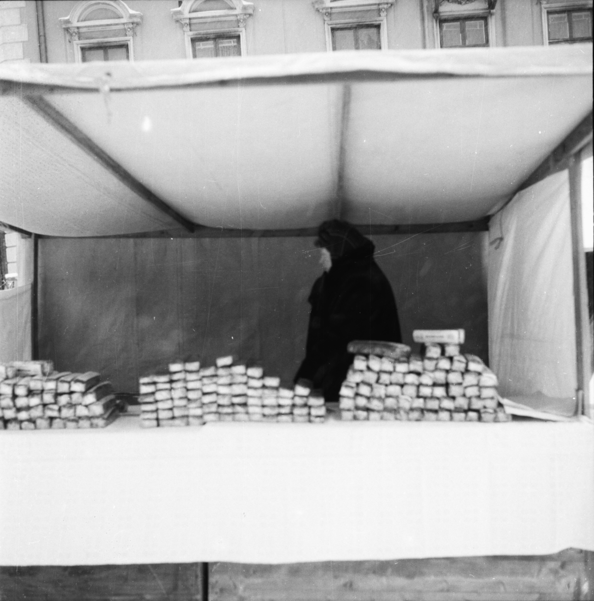 Vardens arkiv. "Marken åpnes"  23.02.1954