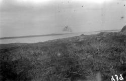 På bildet ser vi rester av en gravrøys fra vikingetiden i Da