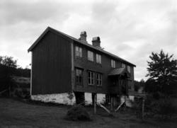 Foto av et bolighus/våningshus, trolig en plass i Møre og Ro