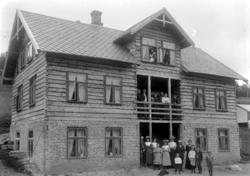 Tekst mangler. Vet du noe om motivet, tid, sted, navn på per