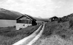 ";Ved Storli";. Bildet er trolig fra et gårdsbruk nær Storli