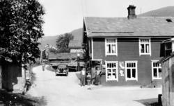 Foto fra bygda Todalsøra i Aure kommune med deler av bebygge