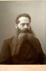 Foto av en ukjent mann. Kan være Jensine Wilhelmine Johnsens