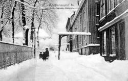 postkort - Foto en vinterdag i Fosnagata i Vågen på Kirkelan