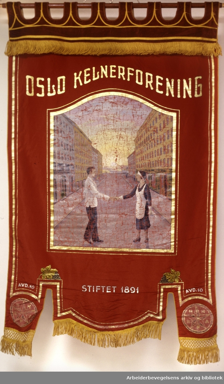 Oslo kelnerforening avd.10.Oslo servitørforening.Stiftet 1891..Forside..Fanetekst: Oslo Kelnerforening, avd.10. Stiftet 1891