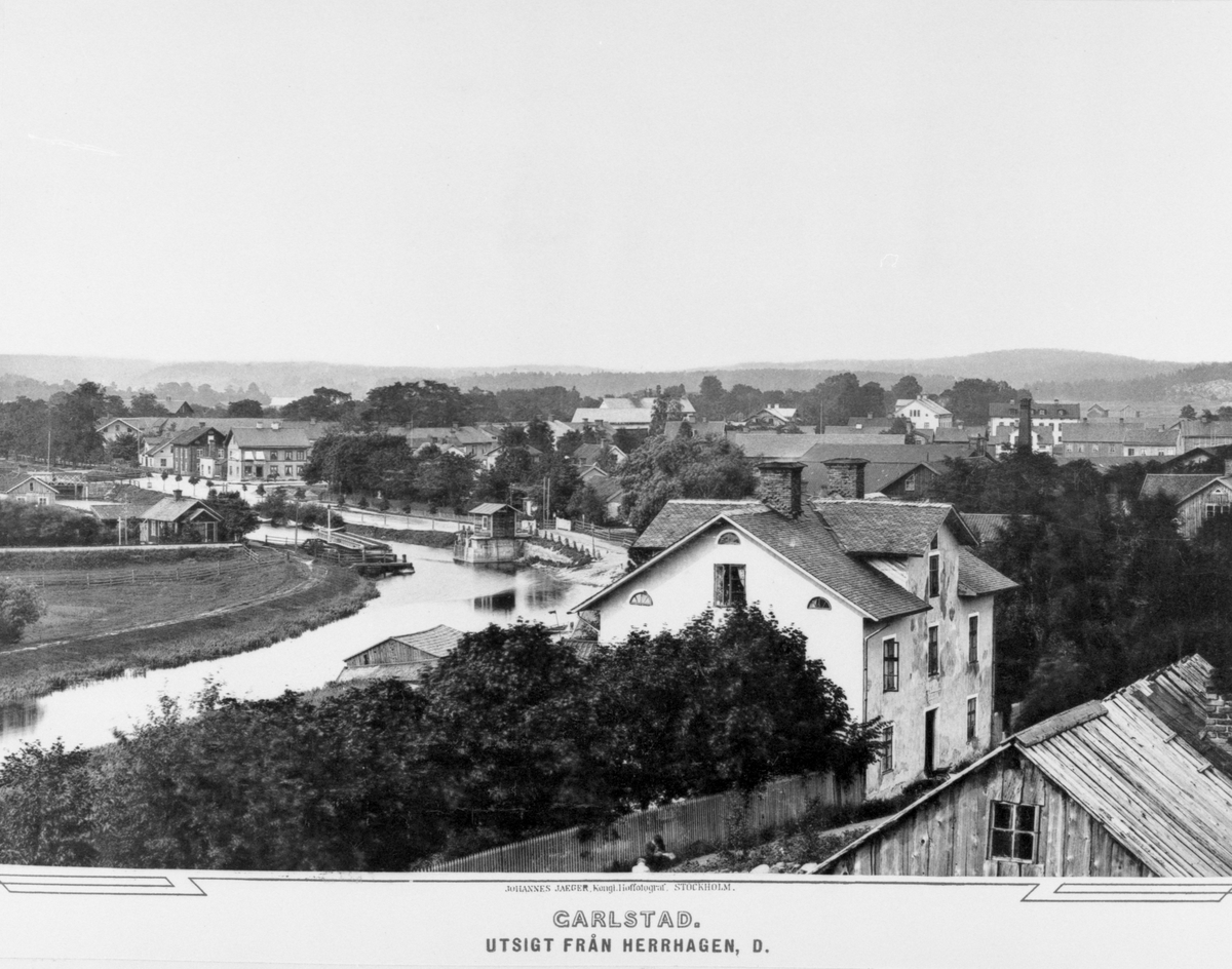 Bilderna kommer från ett planschverk över Karlstad utgivet av Johannes Jaeger 1884. Museets exemplar är en hyllningspresent till avgående landshövdingen Henrik Gyllenram som tillträdde 1873 och avgick den 1 maj 1885.