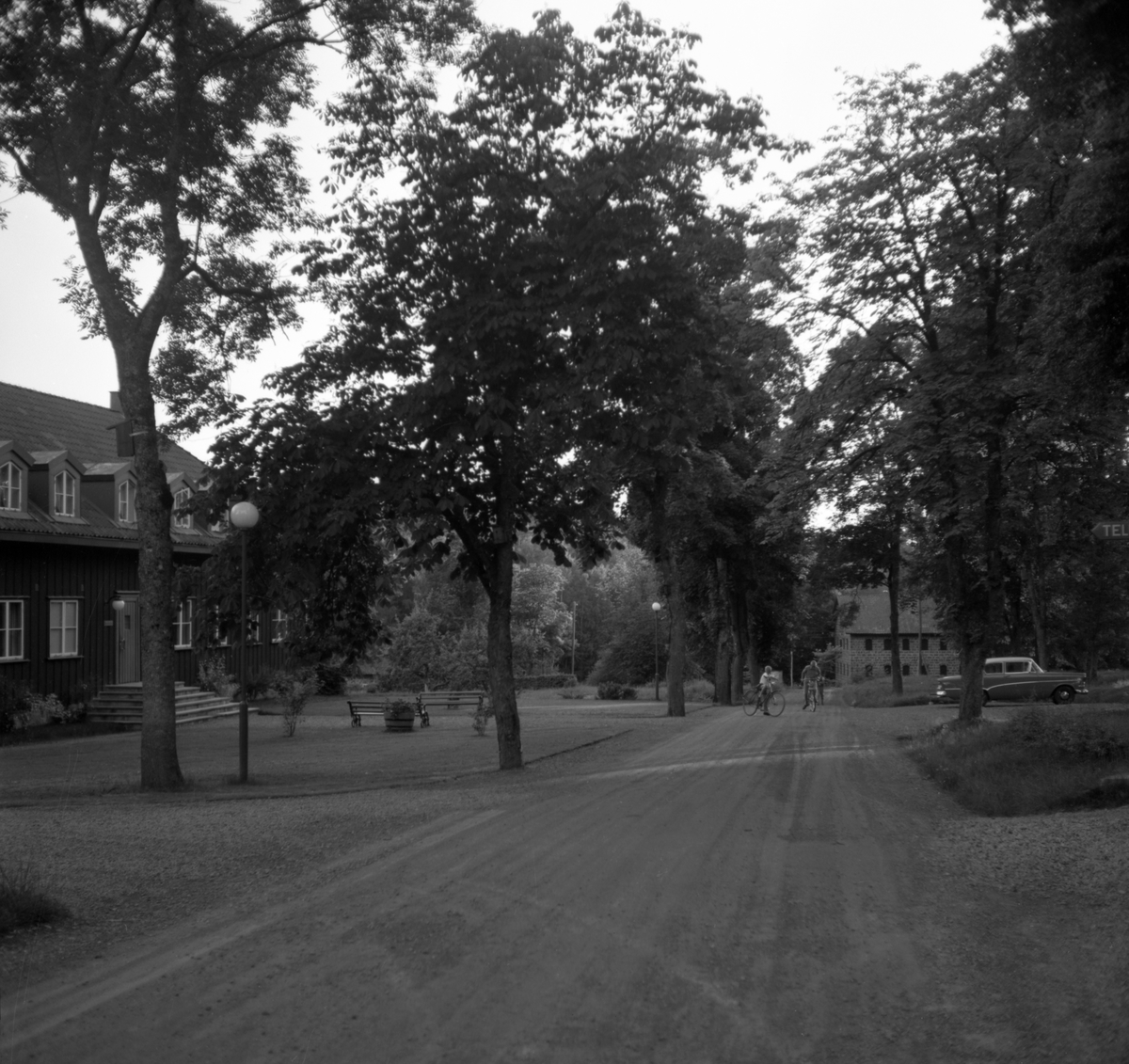 Någonstans i Värmland - från slutet av 1950-talet. Bilden är från Borgvik till höger bakom bilen ligger Kungskvarnen som inte syns på bilden.