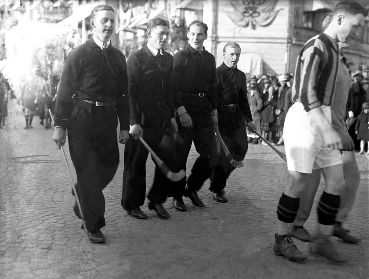 Bildsvit från Karlstads 350-års jubileum den 29 maj 1934. Representanter för idrottens Karlstad.