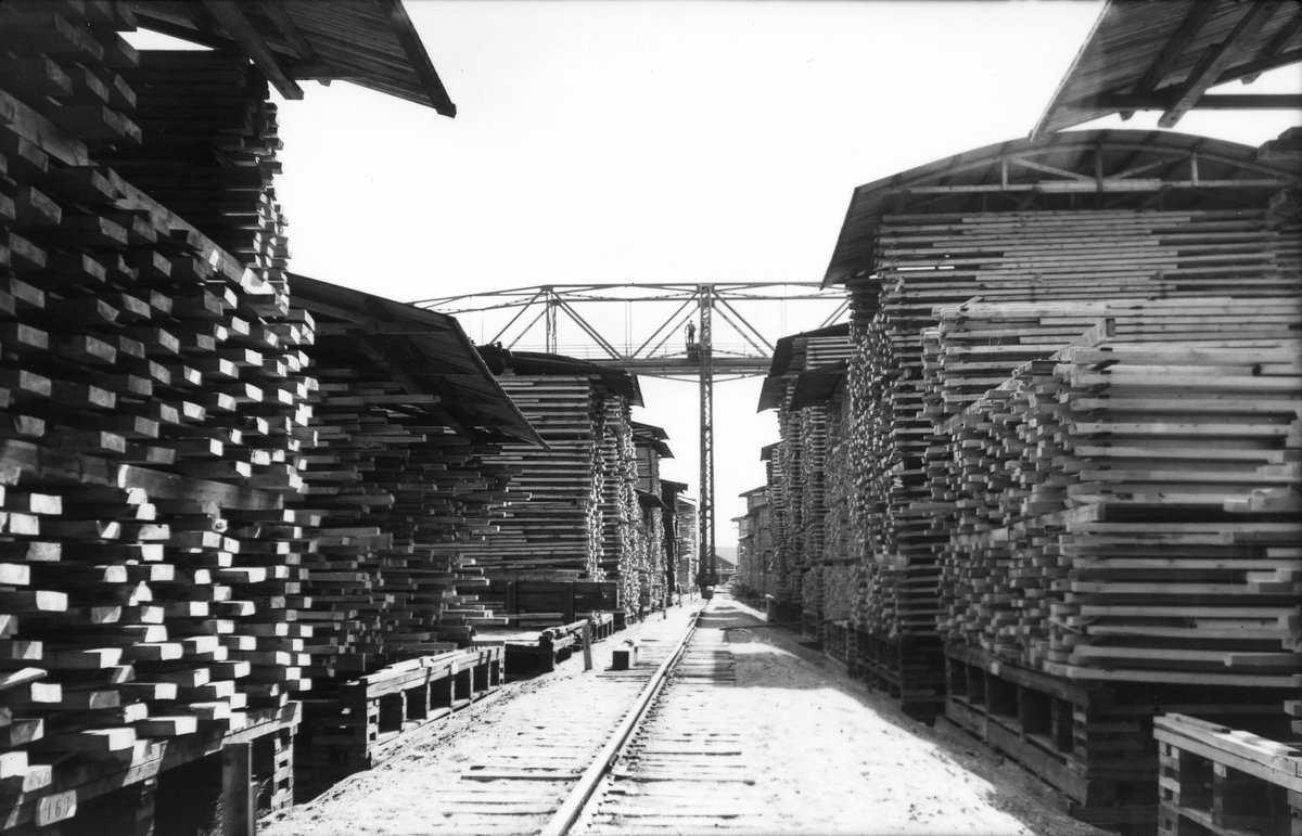 Utskeppning av trävaror, Hudiksvalls hamn.
