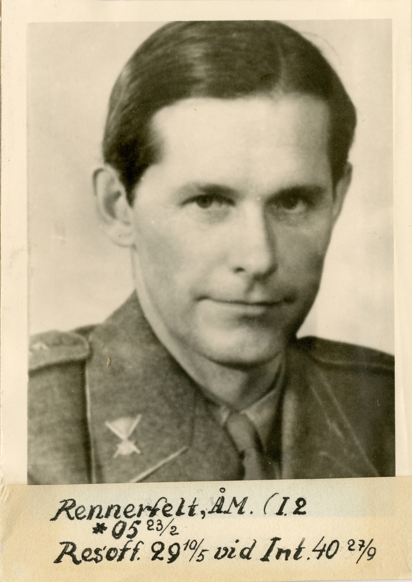 Porträtt av Åke Magnus Rennerfelt, officer vid Värmlands regemente I 22 och Intendenturkåren.