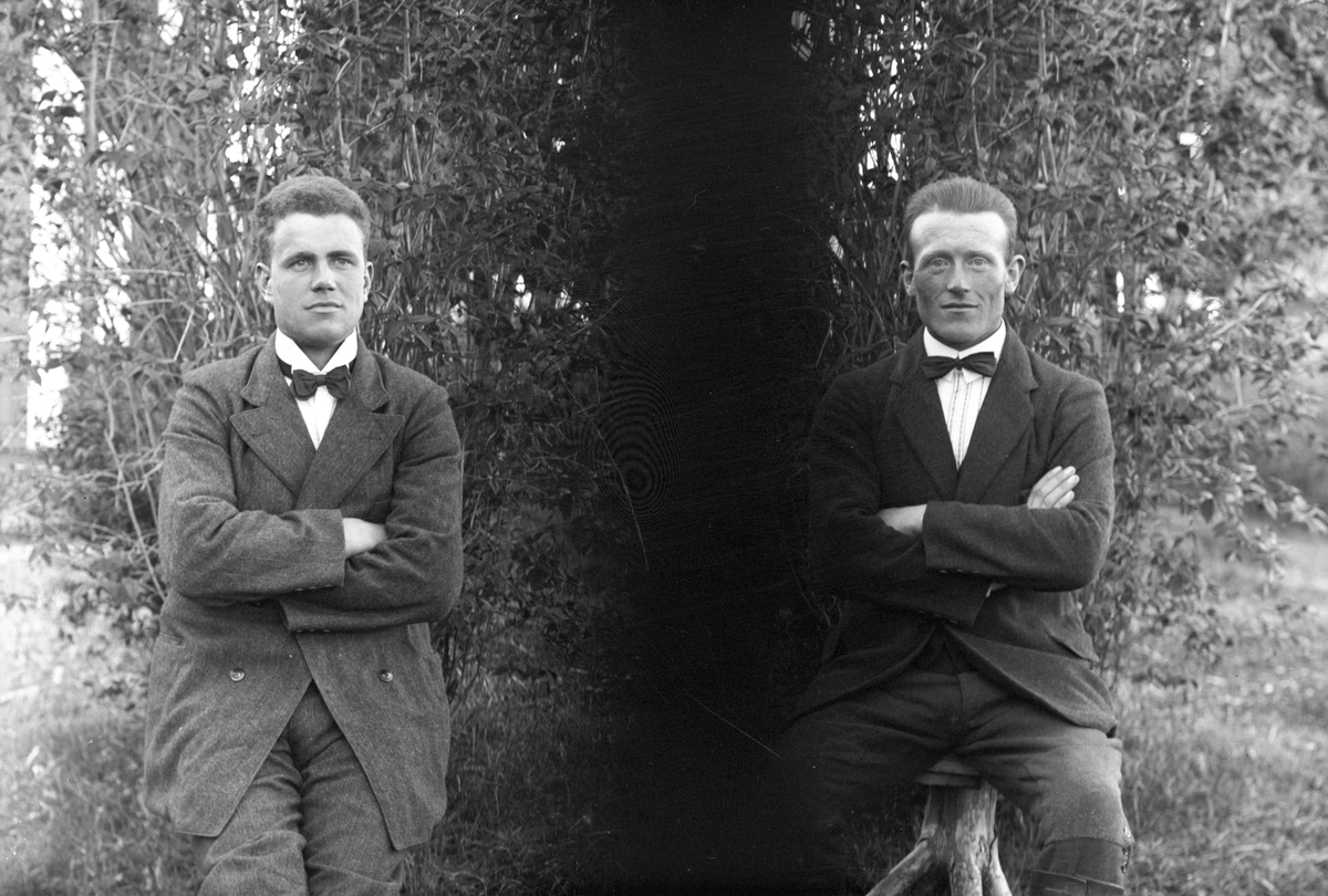 Till vänster Einar Larsson, Åsmundshyttan.