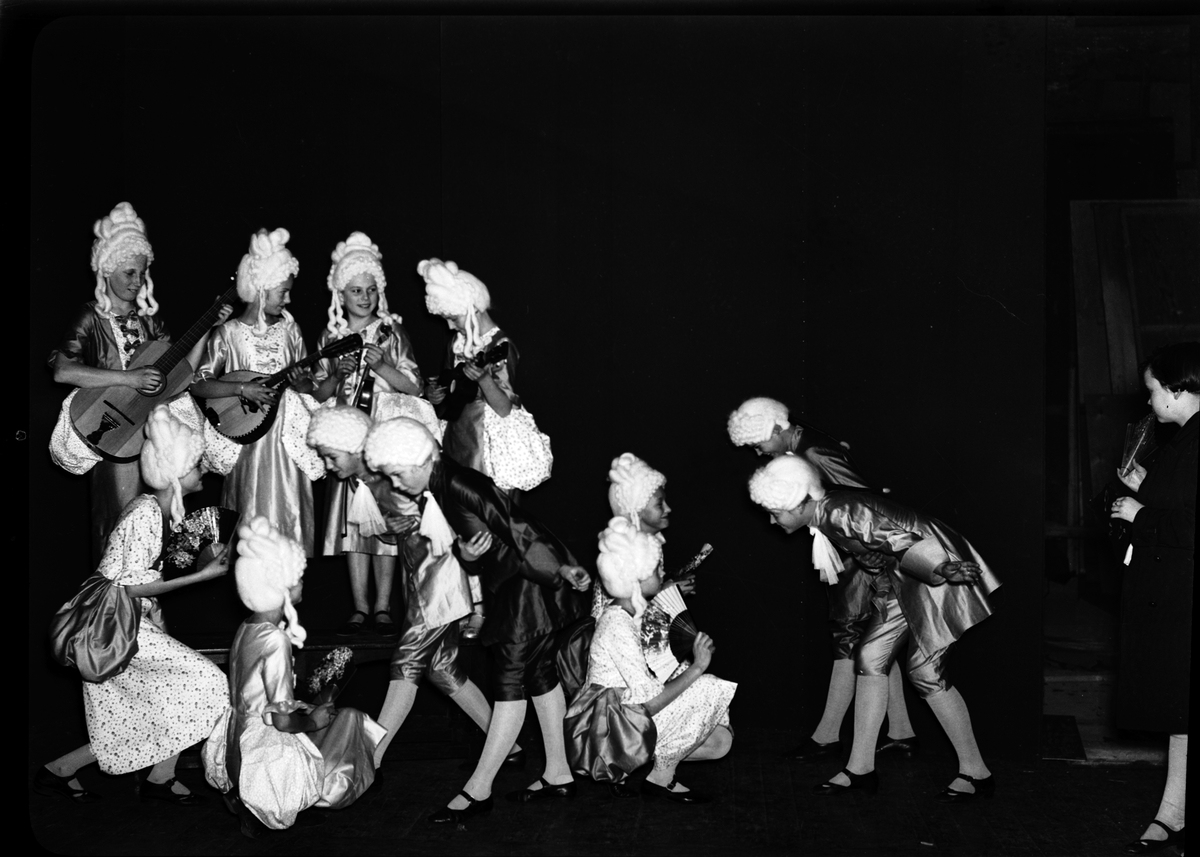 Sagorevyn på teatern. Den 14 januari 1938



