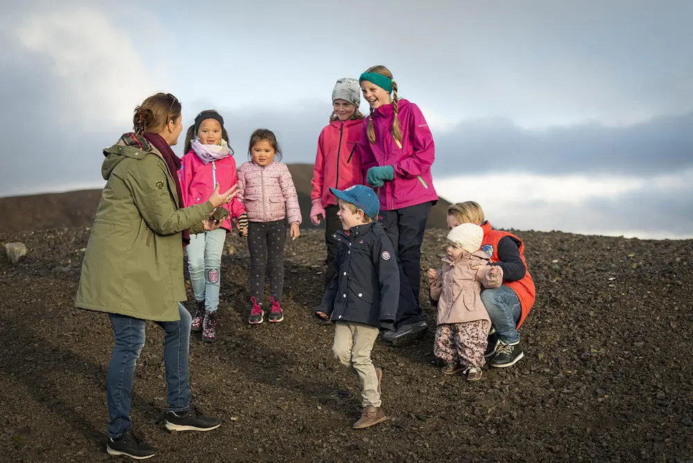 Barneomvisning på Slegghaugan