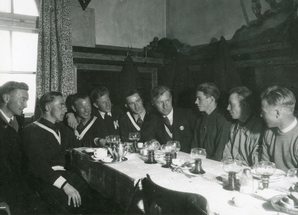 Norwegian skiers around the table in Germany