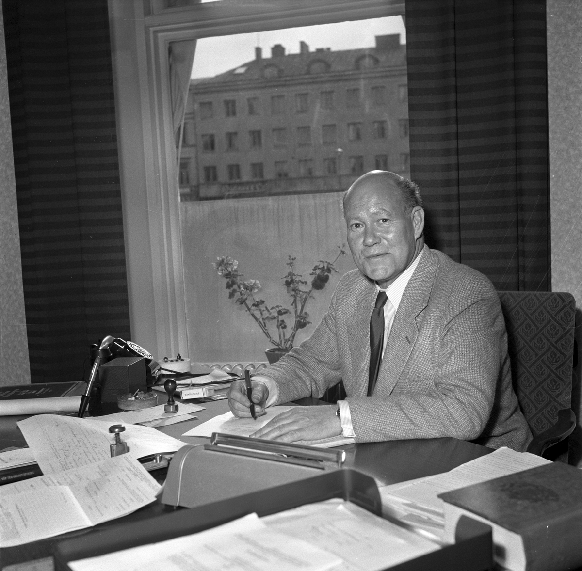 Polismästare tillförordnad, Landsfogde Grauers vikarierar. 9 september 1953.