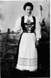 Portrett. Margit Torsteinsdtr. Bjørnebråten, gift Rustbergga