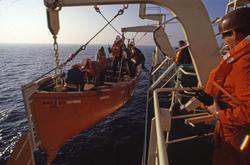 Øvelse med livbåt ombord i T/T ‘Wind Eagle’ (b. 1977, Kockum