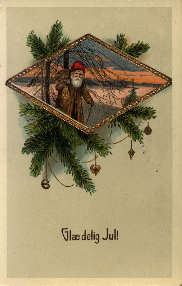 Julekort. Jule- og nyttårshilsen. Julenisse med sekk på ryggen ute i skogen. Dekorert med kobberfarge. Påskrevet 23.12.1916.