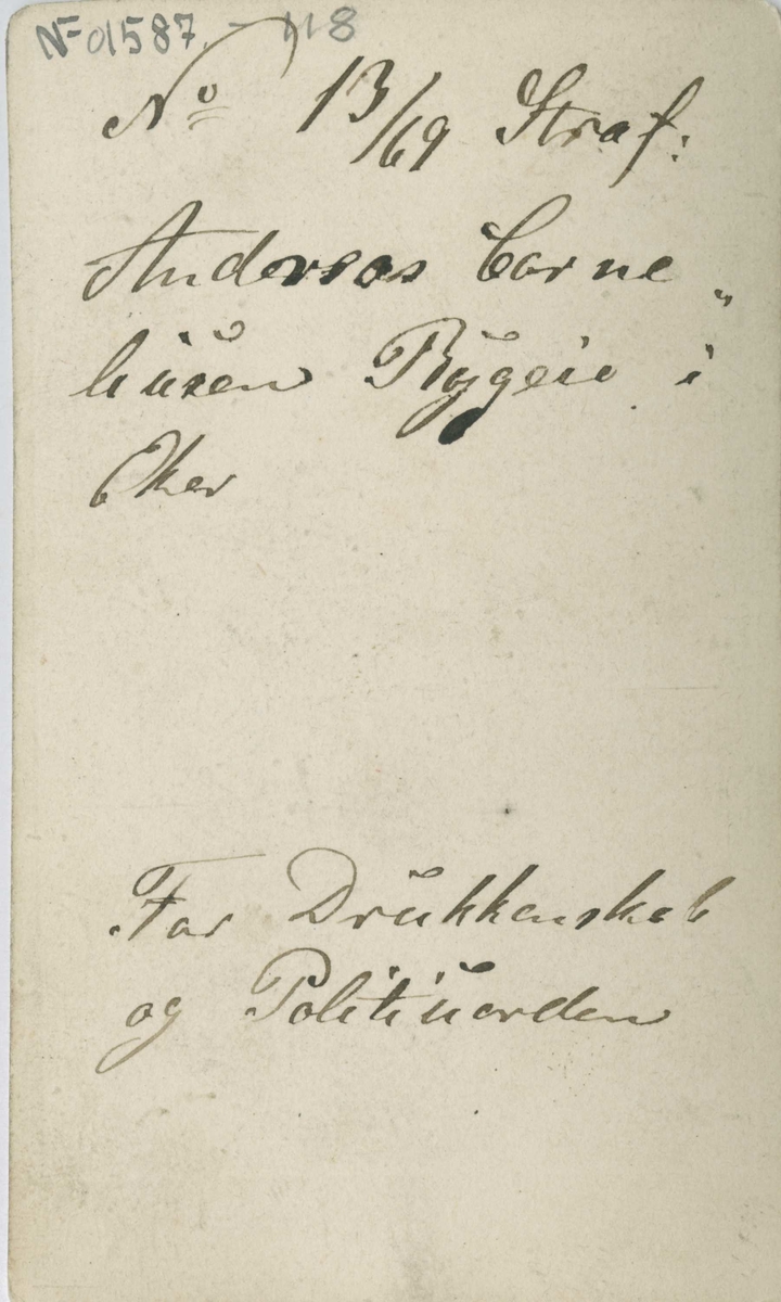 Fangeportrett. Andreas Corneliusen Bygeie, Eiker, arrestert i 1869, innsatt i distriktsfengslet i Hokksund for drukkenskap og gateuorden.