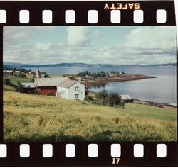 På Nesset, en ser så vidt til kalkovnene.