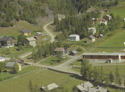 Olstad . Sentrum. Diverse eneboliger. Ulven gård i venstre k