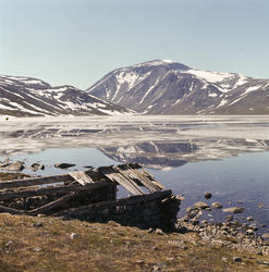 Besshø og Besvann i Jotunheimen med is enda