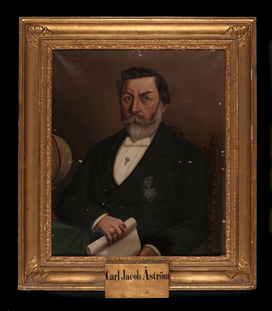 Porträtt, Sjökapten Carl Jacob Åström. Midjebild, enface. Högra armbågen stöder på ett bord med grön duk, i högra handen en pappersrulle. Håret svartbrunt med snedbena.