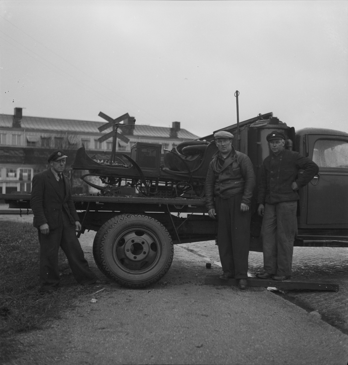 Södertälje Verkstäders lastbil nr. 16, 1903, vid ankomsten till Tekniska museet, oktober 1941.