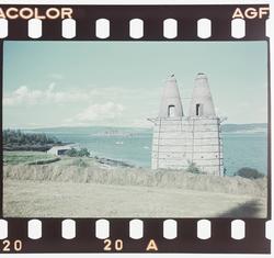 Slagskipet Gneisenau utenfor kalkovnene på Nesset.