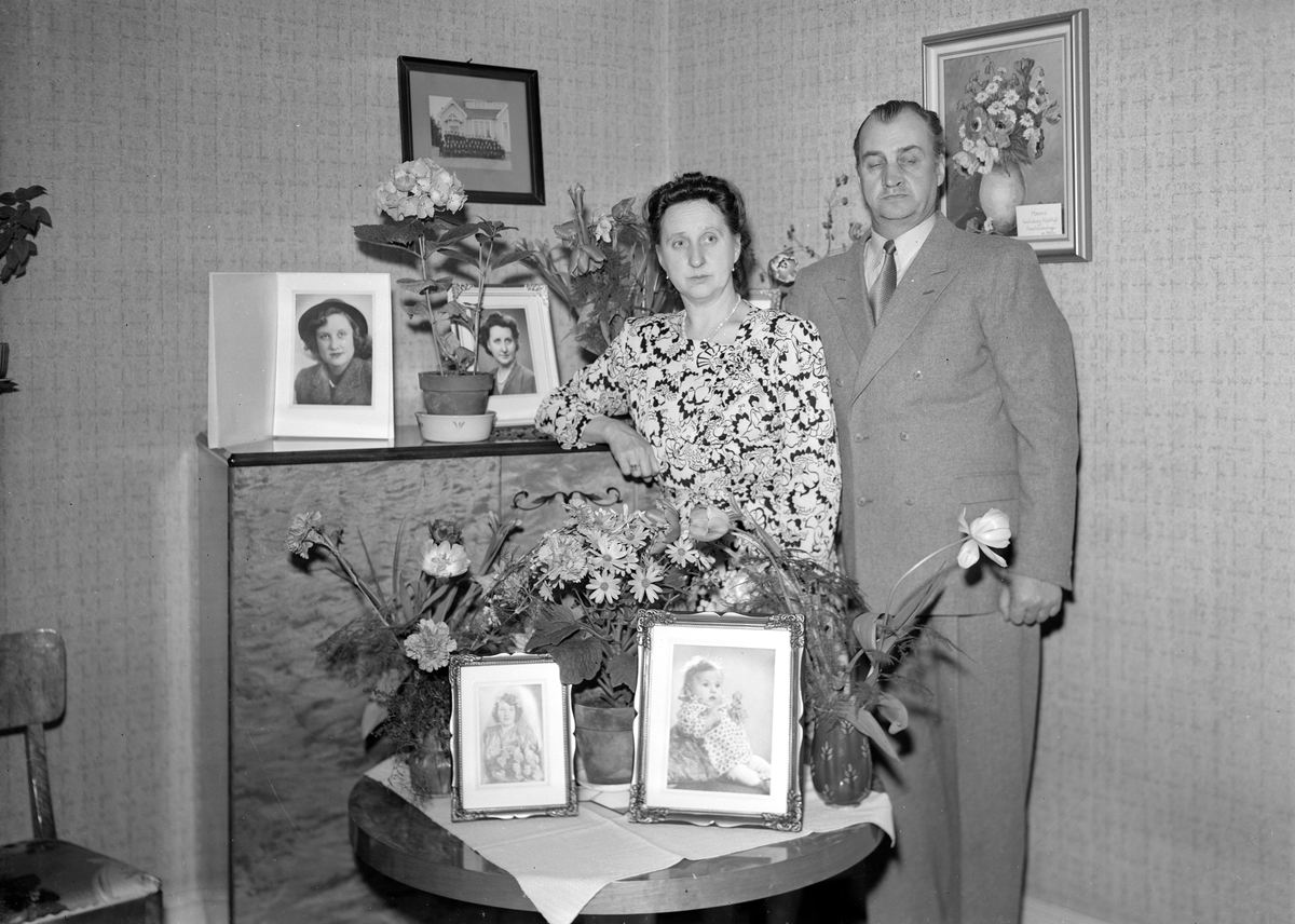 Fru Strandberg med make (?). Foto i maj 1949.
