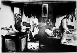 Henrichen`s skredderverksted i Sjøgata 15. Henrichen selv, k