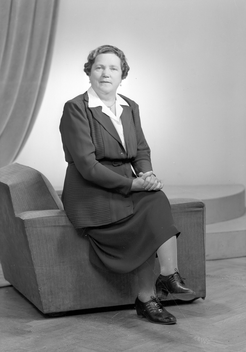 Fru Sandberg, Gåsholma, Axmarby. 4 september 1945.