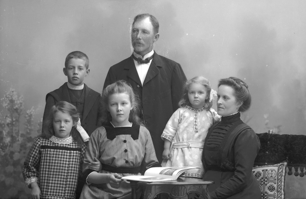 Familjen  Karlsson, Stora Bergsgränd 8, Gävle