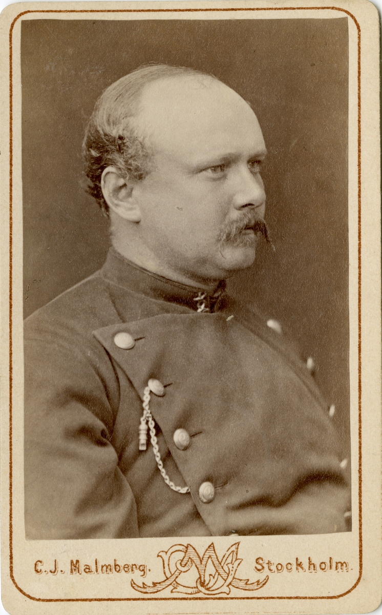 Porträtt av Fredrik Wilhelm Mauritz Braun, löjtnant vid Kalmar regemente.

Se även bild AMA.0002209 och AMA.0021832.