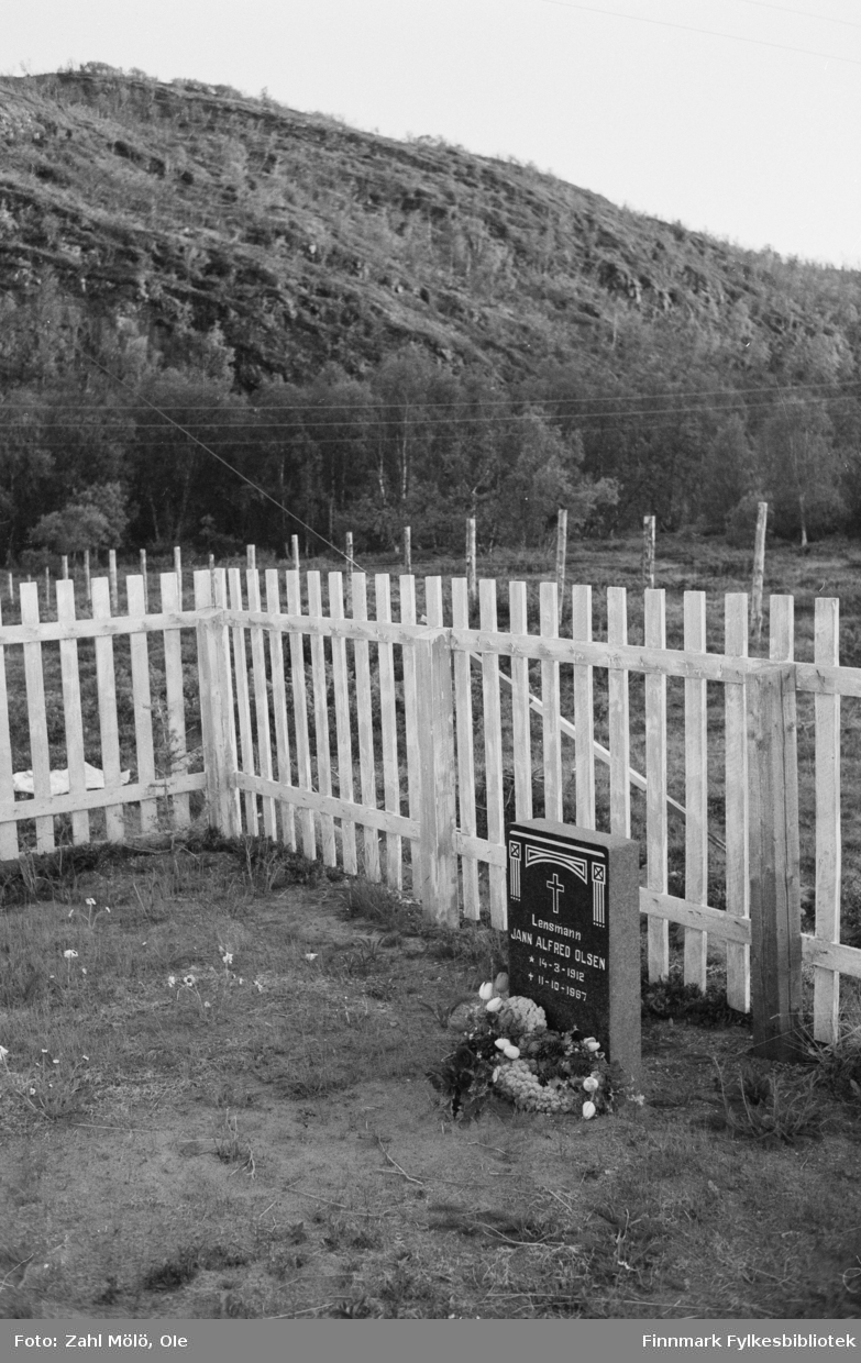 April 1968. Polmak. Kirkegård, fotografert av Ole Zahl Mölö.