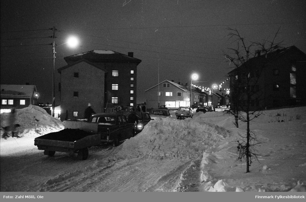 Vadsø 1969. Trafikk i sentrum. Fotografier av Ole Zahl Mölö.