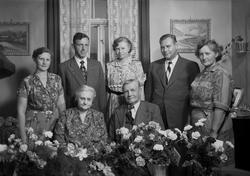 Gullbrudeparet Johan Eide med frue og familie