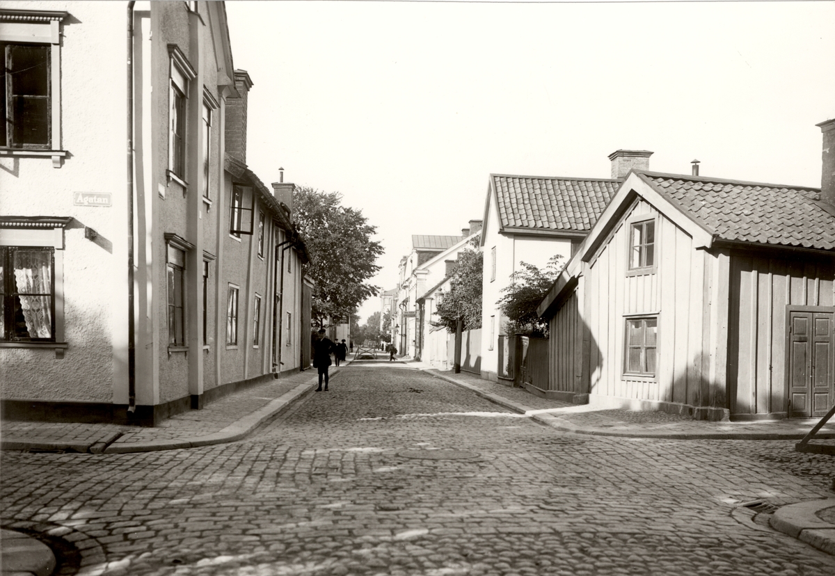 Orig. text: Repslagaregatan från Ågatan mot Järnvägsparken.