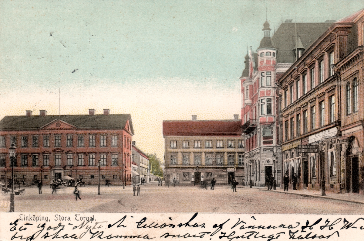 Orig. text: Linköping. Stora Torget.
Stora torget sedd mot söder. Rådhuset längst till vänster i bild. Till höger syns också Jonn O Nilsons palats.